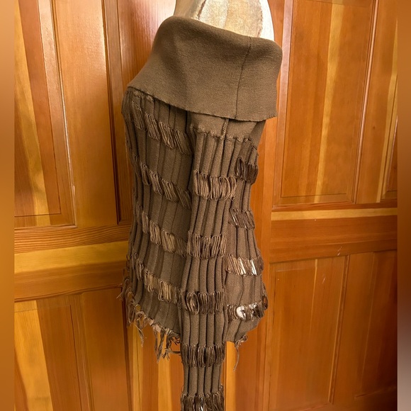 Gorgeous Off Shoulder Sweater - Picture 9 of 16